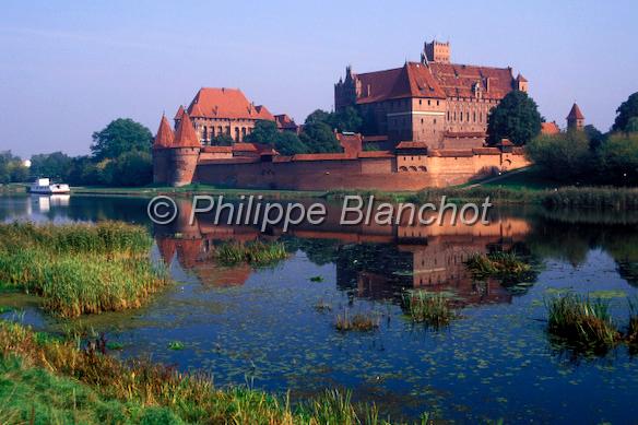 pologne malbork 01.JPG - Ch‚teau de Malbork, face SudForteresse teutonique de Marienbourg sur les berges de la riviËre NogatPomÈranie, Pologne